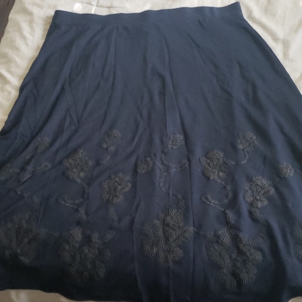 Embroidered skirt